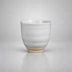 Tasse à thé artisanale en céramique émaillée finition brume grise