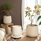 Pot de fleurs Nagi en composite minéral dans un décor – vue 1