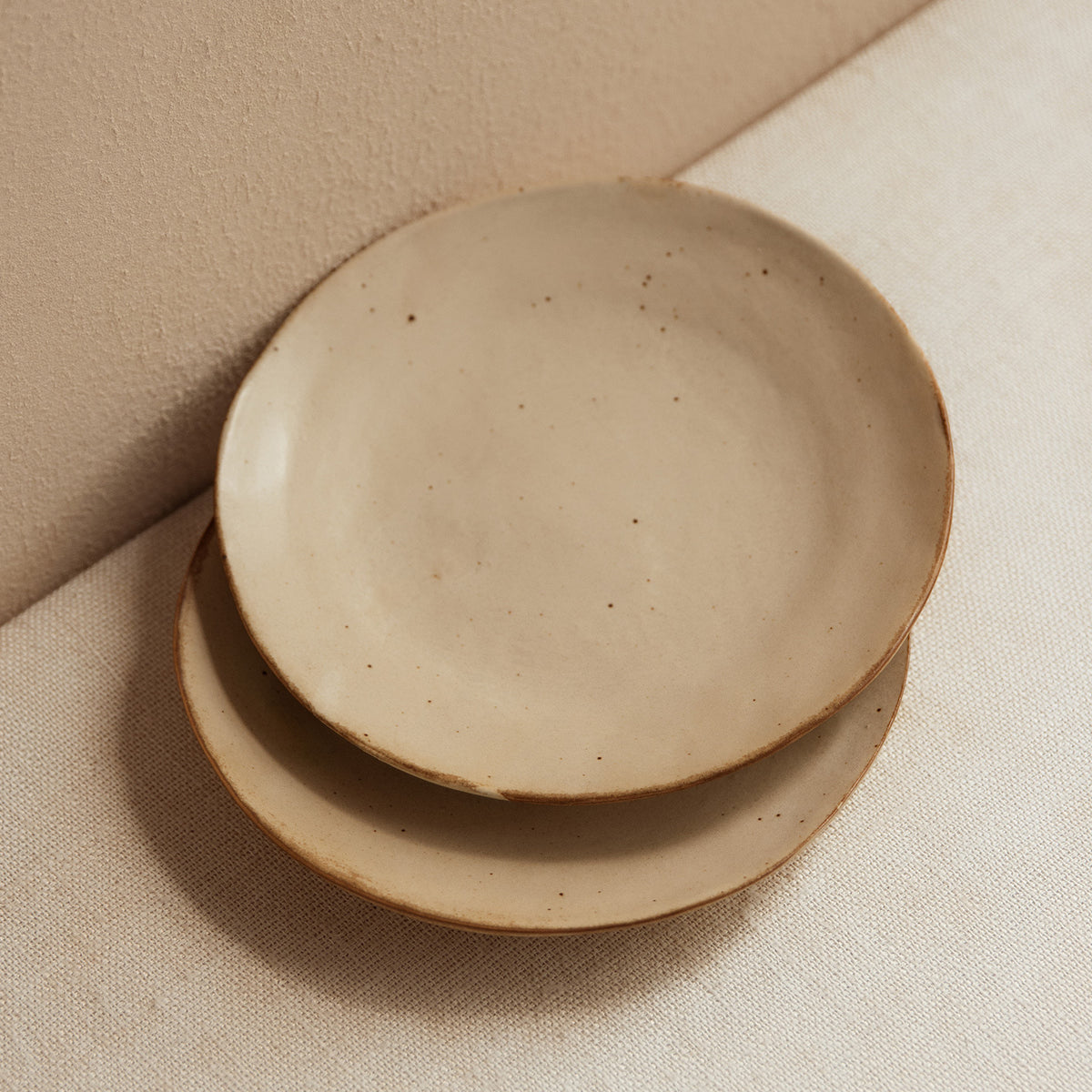 Assiette Mokume en grès artisanal émaillé – vue complémentaire 3