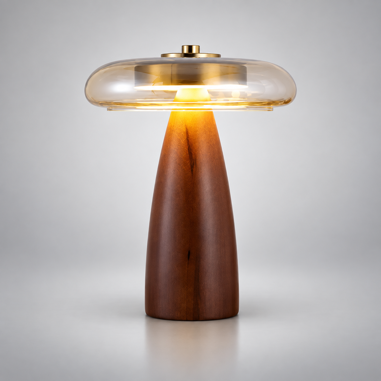 Lampe Kurumaru en hévéa massif et verre soufflé – vue principale