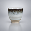 Tasse à thé artisanale en céramique émaillée finition brume grise