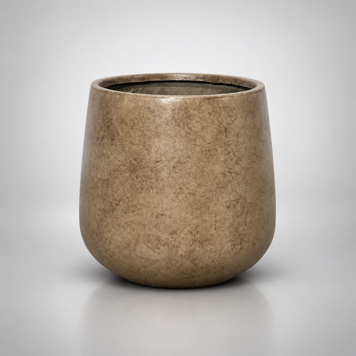 Pot de fleurs Nagi en composite minéral, couleur taupe doux
